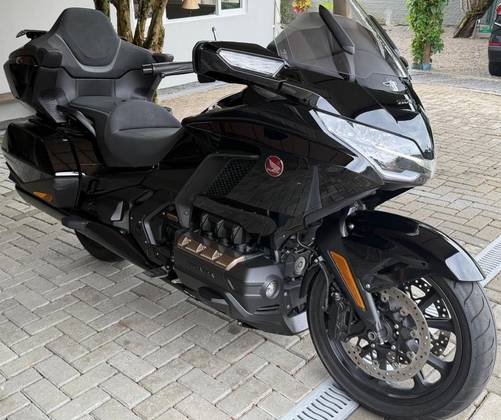 HONDA GL 1800 GOLD WING TOUR HONDA GL 1800 GOLD WING TOUR